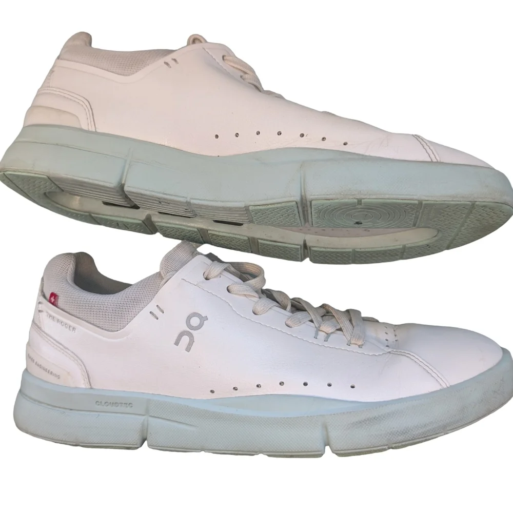 On Running The Roger sneakers in white with mint accent sole. Size 9